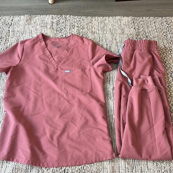 Figs Mauve Scrubs - Picture 2 of 4